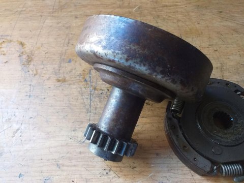 SPRZĘGŁO ODŚRODKOWE SUZUKI QUADRUNNER 250