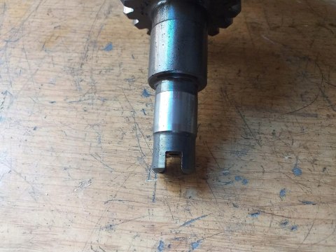 WAŁEK TRYB ZĘBATKA SUZUKI QUADRUNNER 250 WAŁEK TRYB ZĘBATKA SUZUKI QUADRUNNER 250