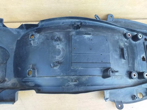 BŁOTNIK NADKOLE WYPEŁNIENIE KAWASAKI ZZR1400 2010R