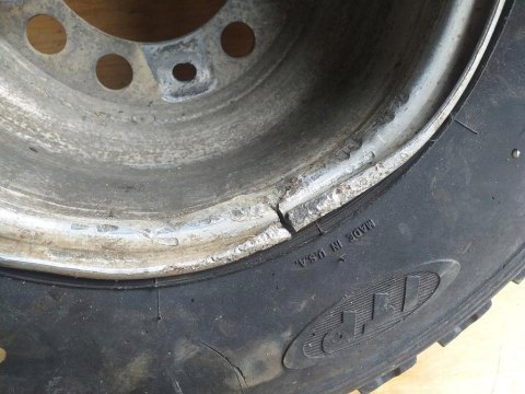 KOŁO FELGA PRZÓD USZKODZONA KAWASAKI KFX 700 KOŁO FELGA PRZÓD USZKODZONA KAWASAKI KFX 700