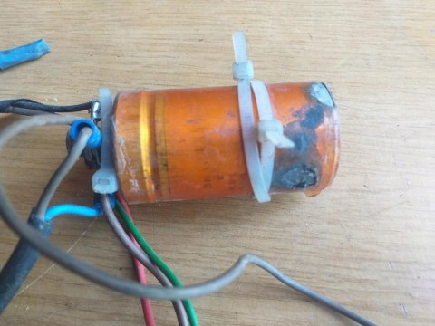 KONDENSATOR REGULATOR NAPIĘCIA KTM LC4 620 KONDENSATOR REGULATOR NAPIĘCIA KTM LC4 620