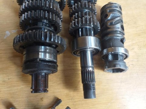 SKRZYNIA BIEGÓW KPL HONDA VF 500 V30 MAGNA