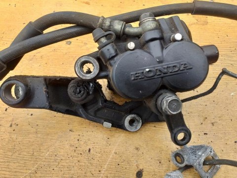 ZACISK HAMULCOWY PRZEWODY HONDA GL1200 GOLDWING