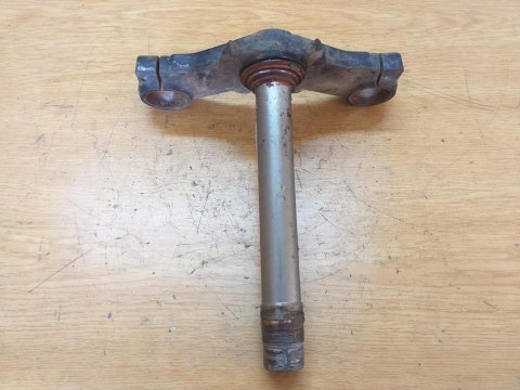SZTYCA PÓŁKA DOLNA ZAWIESZENIA KAWASAKI KZ 650 SZTYCA PÓŁKA DOLNA ZAWIESZENIA KAWASAKI KZ 650