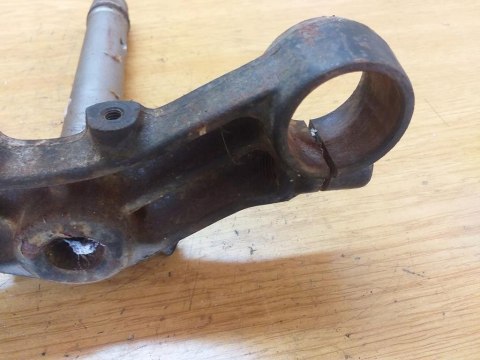 SZTYCA PÓŁKA DOLNA ZAWIESZENIA KAWASAKI KZ 650 SZTYCA PÓŁKA DOLNA ZAWIESZENIA KAWASAKI KZ 650