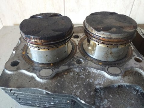 CYLINDER CYLINDRY + TŁOKI KPL HONDA CB 750 RC42E