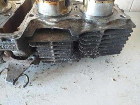 CYLINDER CYLINDRY + TŁOKI KPL HONDA CB 750 RC42E