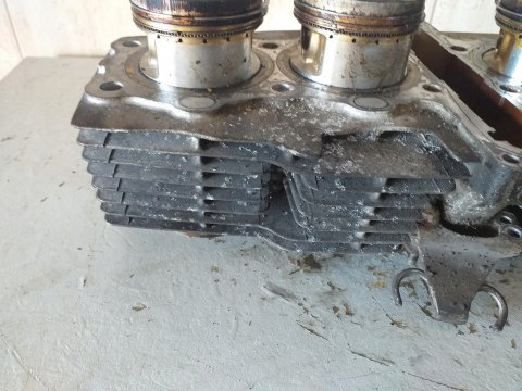 CYLINDER CYLINDRY + TŁOKI KPL HONDA CB 750 RC42E