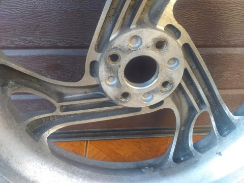 FELGA PRZÓD KOŁO PRZEDNIA YAMAHA GTS 1000 FELGA PRZÓD KOŁO PRZEDNIA YAMAHA GTS 1000