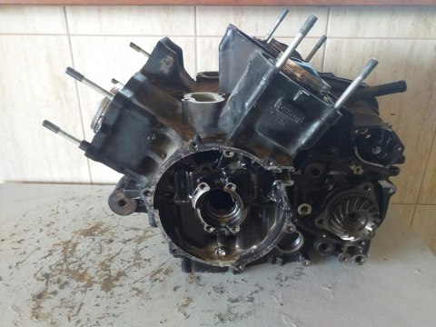 KARTERY BLOK SILNIKA+TŁOKI HONDA VF700 MAGNA RC21E