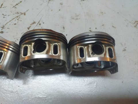 TŁOK TŁOKI KPL HONDA VF750 C MAGNA RC43E TŁOK TŁOKI KPL HONDA VF750 C MAGNA RC43E