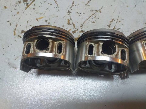 TŁOK TŁOKI KPL HONDA VF750 C MAGNA RC43E TŁOK TŁOKI KPL HONDA VF750 C MAGNA RC43E
