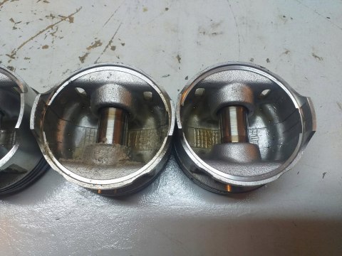 TŁOK TŁOKI KPL HONDA VF750 C MAGNA RC43E TŁOK TŁOKI KPL HONDA VF750 C MAGNA RC43E