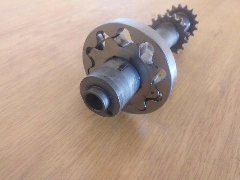 WAŁEK POMPY OLEJU BMW R850 R WAŁEK POMPY OLEJU BMW R850 R