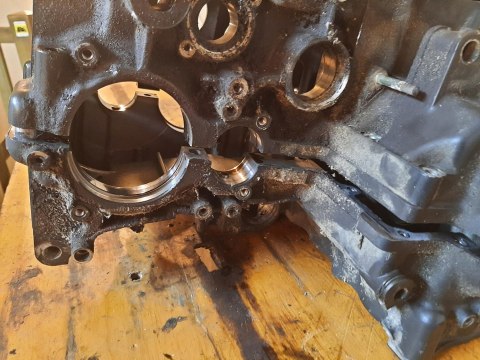 KARTER KARTERY BLOK SILNIKA SUZUKI RF 900 KARTER KARTERY BLOK SILNIKA SUZUKI RF 900