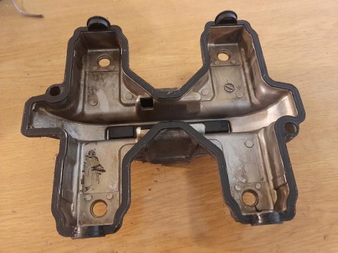 POKRYWA ZAWORÓW GŁOWICY SUZUKI GR 650