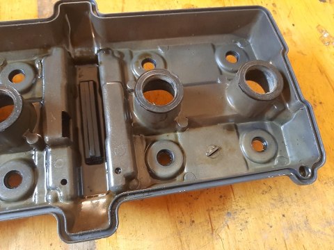 POKRYWA ZAWORÓW GŁOWICY SUZUKI RF 900