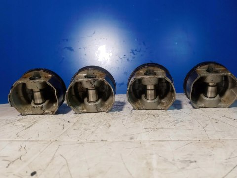 TŁOK TŁOKI HONDA CBR 600 F4 PC35 TŁOK TŁOKI HONDA CBR 600 F4 PC35
