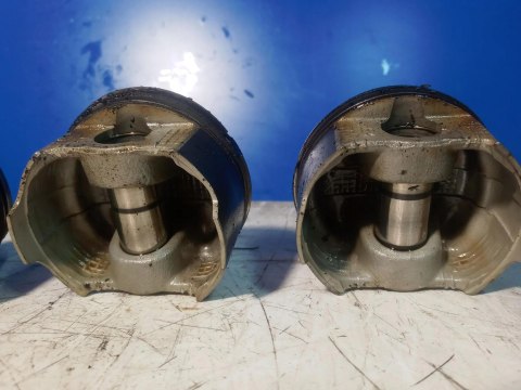 TŁOK TŁOKI HONDA CBR 600 F4 PC35 TŁOK TŁOKI HONDA CBR 600 F4 PC35