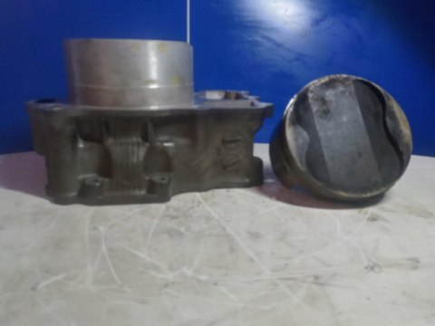CYLINDER TŁOK SUZUKI TL 1000 S CYLINDER TŁOK SUZUKI TL 1000 S