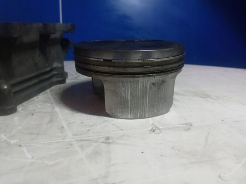 CYLINDER TŁOK SUZUKI TL 1000 S CYLINDER TŁOK SUZUKI TL 1000 S