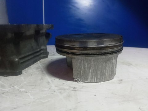 CYLINDER TŁOK SUZUKI TL 1000 S CYLINDER TŁOK SUZUKI TL 1000 S