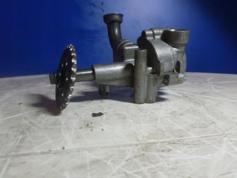 POMPA OLEJU HONDA MAGNA VF 750 POMPA OLEJU HONDA MAGNA VF 750