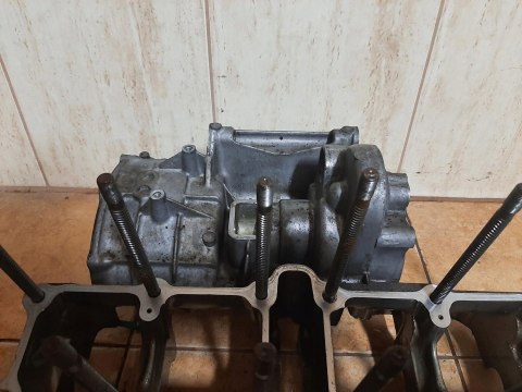 KARTER BLOK SILNIKA GÓRNY HONDA CBR 1000F KARTER BLOK SILNIKA GÓRNY HONDA CBR 1000F