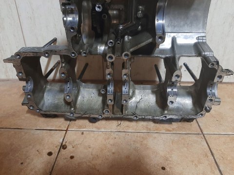 KARTER BLOK SILNIKA GÓRNY HONDA CBR 1000F KARTER BLOK SILNIKA GÓRNY HONDA CBR 1000F
