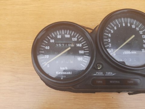 LICZNIK ZEGARY 180KM/H KAWASAKI ZZR 400 LICZNIK ZEGARY 180KM/H KAWASAKI ZZR 400