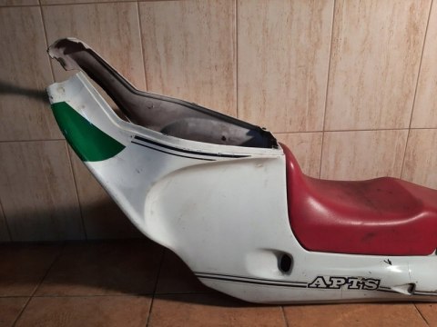 OWIEWKA OWIEWKI TYŁ OGON SIEDZENIE GILERA KZ 125 OWIEWKA OWIEWKI TYŁ OGON SIEDZENIE GILERA KZ 125