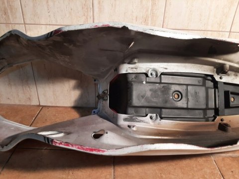 OWIEWKA OWIEWKI TYŁ OGON SIEDZENIE GILERA KZ 125 OWIEWKA OWIEWKI TYŁ OGON SIEDZENIE GILERA KZ 125