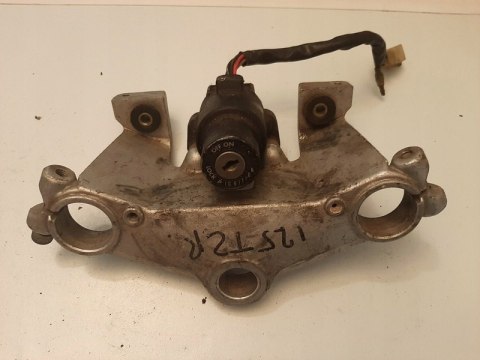 PÓŁKA GÓRNA ZAWIESZENIA YAMAHA TZR 125 PÓŁKA GÓRNA ZAWIESZENIA YAMAHA TZR 125