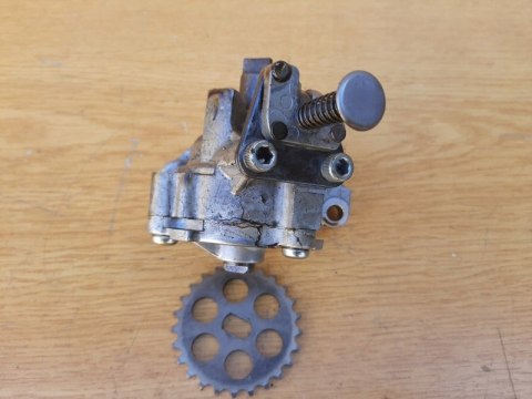 POMPA OLEJU KAWASAKI GPX 750 POMPA OLEJU KAWASAKI GPX 750