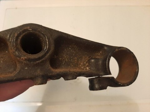 SZTYCA PÓŁKA DOLNA YAMAHA XT 125 600