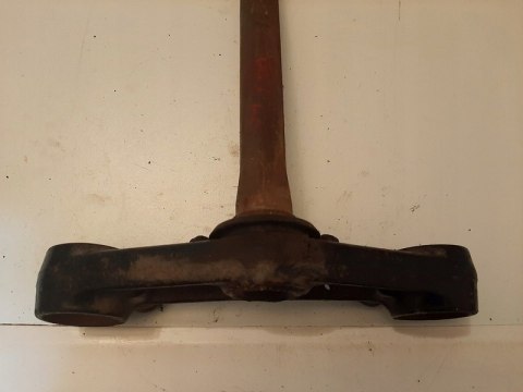 SZTYCA PÓŁKA DOLNA YAMAHA XT 125 600