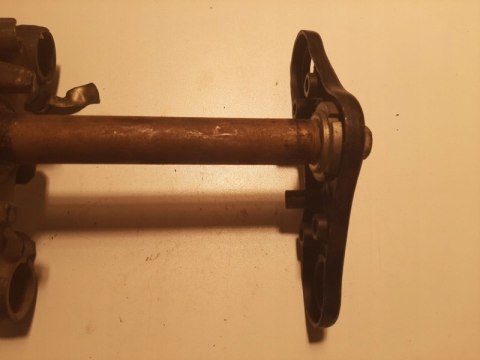 SZTYCA PÓŁKA GÓRNA DOLNA KOMPLET SUZUKI RG 80 125 SZTYCA PÓŁKA GÓRNA DOLNA KOMPLET SUZUKI RG 80 125