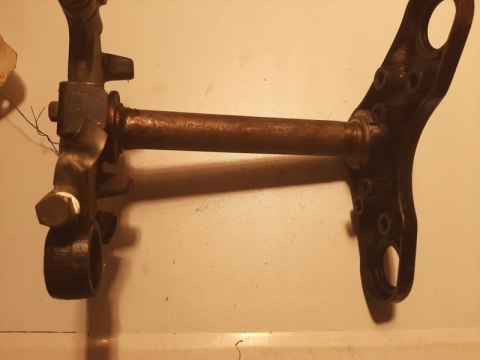 SZTYCA PÓŁKA GÓRNA DOLNA KOMPLET SUZUKI RG 80 125 SZTYCA PÓŁKA GÓRNA DOLNA KOMPLET SUZUKI RG 80 125
