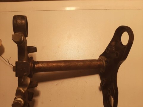 SZTYCA PÓŁKA GÓRNA DOLNA KOMPLET SUZUKI RG 80 125 SZTYCA PÓŁKA GÓRNA DOLNA KOMPLET SUZUKI RG 80 125