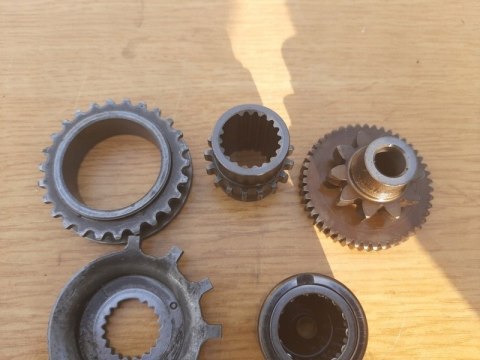ZEBATKA TRYB KOMPLET HONDA CBF 600 PC 38 E ZEBATKA TRYB KOMPLET HONDA CBF 600 PC 38 E