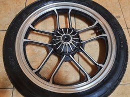 FELGA PRZÓD KOŁO HONDA MAGNA VF 500 V30