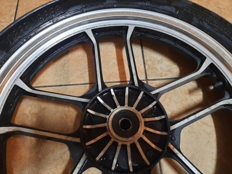 FELGA PRZÓD KOŁO HONDA MAGNA VF 500 V30 FELGA PRZÓD KOŁO HONDA MAGNA VF 500 V30