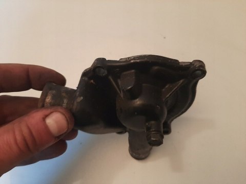 OBUDOWA POMPY WODY CIECZY KAWASAKI GPX 600 OBUDOWA POMPY WODY CIECZY KAWASAKI GPX 600