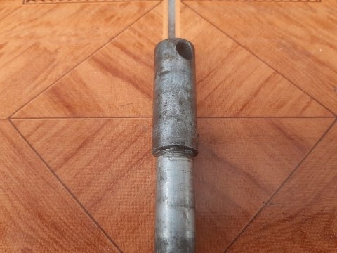 OŚ OŚKA PRZÓD ŚRUBA KOŁA KAWASAKI GPX 600