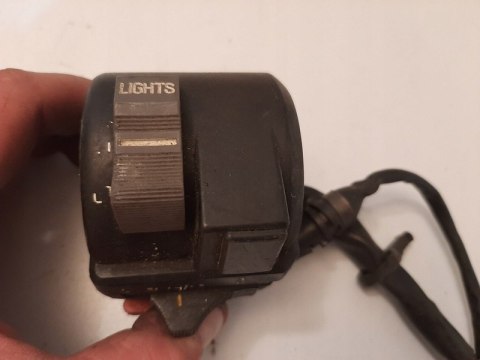 PRZEŁĄCZNIK LEWY KAWASAKI GPZ750 TURBO ZX750E 016 PRZEŁĄCZNIK LEWY KAWASAKI GPZ750 TURBO ZX750E 016