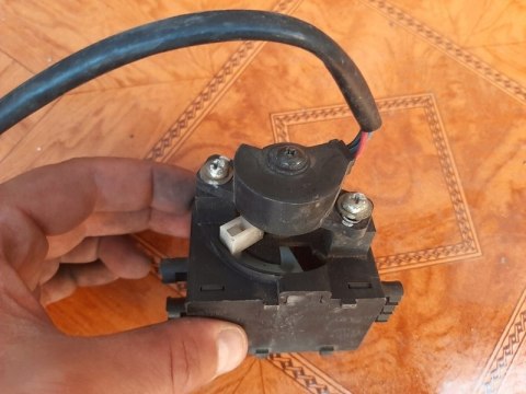 SILNICZEK ZAWORU POWER VALVE SERVO SUZUKI RGV 250 SILNICZEK ZAWORU POWER VALVE SERVO SUZUKI RGV 250