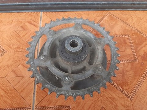 ZABIERKA TYLNEJ PIASTY Z ZĘBATKĄ KAWASAKI GPX 600