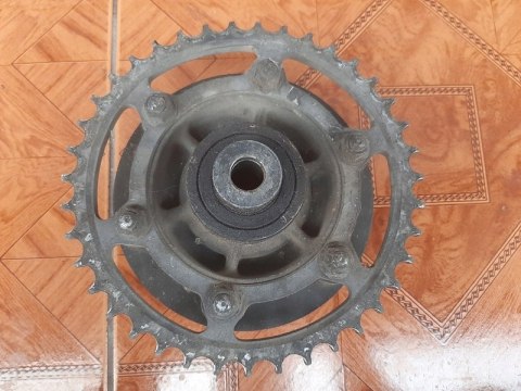 ZABIERKA TYLNEJ PIASTY Z ZĘBATKĄ KAWASAKI GPX 600
