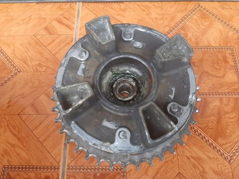 ZABIERKA TYLNEJ PIASTY Z ZĘBATKĄ KAWASAKI GPX 600