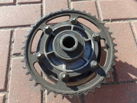 ZĘBATKA TYLNA ZABIERAK SUZUKI GSX R 750 SRAD ZĘBATKA TYLNA ZABIERAK SUZUKI GSX R 750 SRAD
